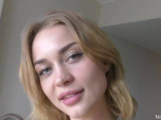 Парень ебет зрелую в жопу